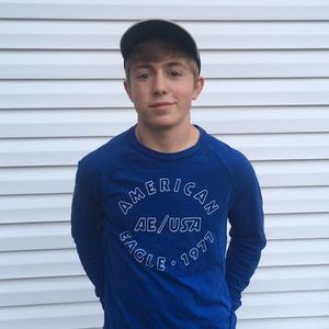 American Eagle, Long sleeve T-shirt